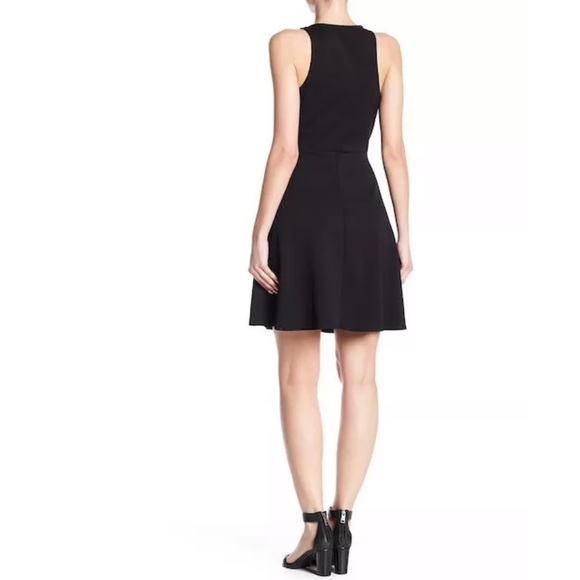 Vanity Room Size L Black V-Neck Crepe Dress - Picture 2 of 7